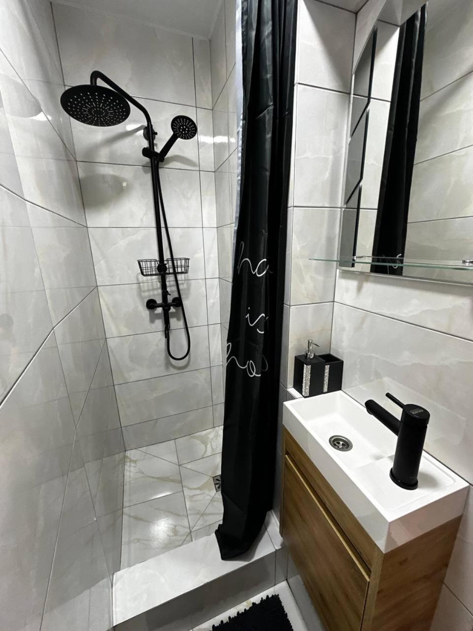 Апартаменти В Центрі Львова !!! Exteriör bild